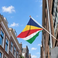 Seychelse vlag aan een gevelstok