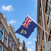 Vlag van Sint-Helena aan een gevelstok