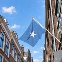 Somalische vlag aan een gevelstok