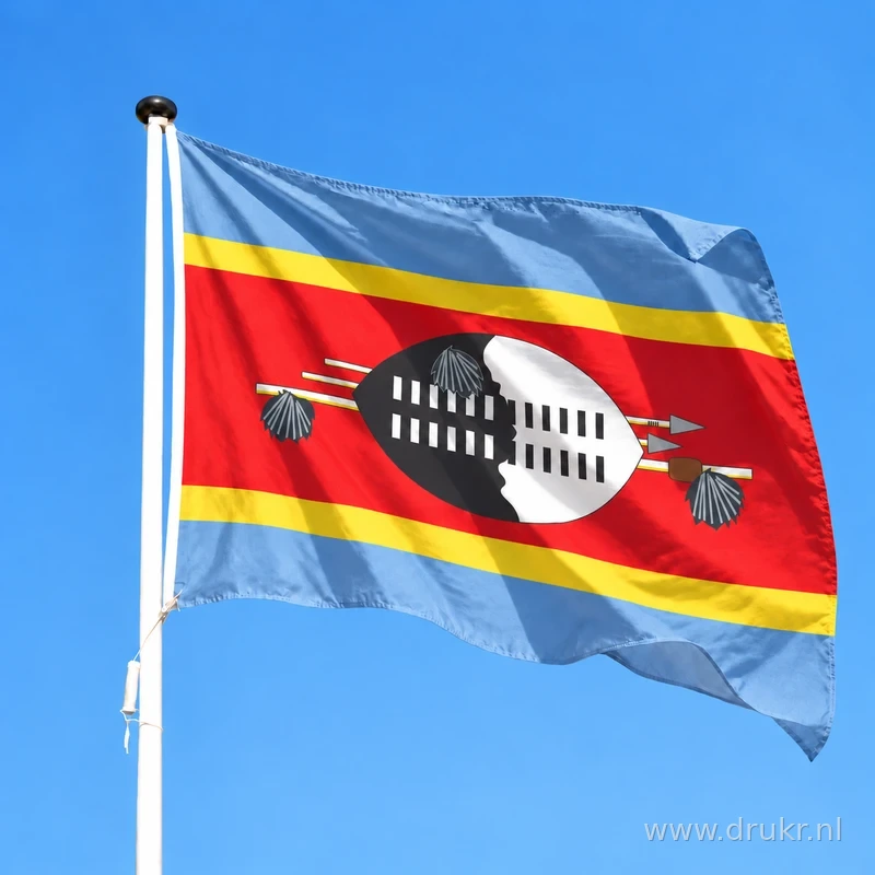 Vlag van Eswatini wapperend aan een verticale witte mast
