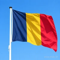 Tsjadische vlag aan een mast