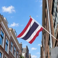 Thaise vlag aan een gevelstok