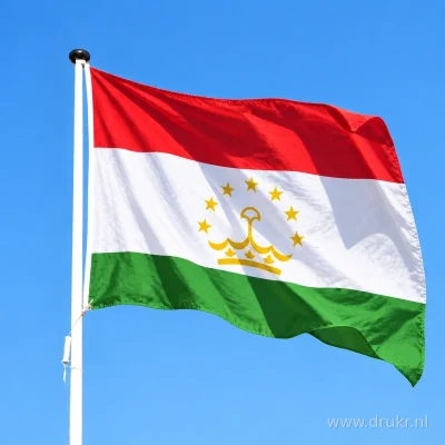 Tadzjiekse vlag wapperend aan een verticale witte mast