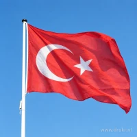 Turkse vlag aan een mast