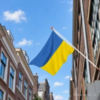 Oekraïense vlag aan een gevelstok