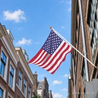Vlag van Kleine afgelegen Amerikaanse eilanden aan een gevelstok