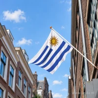 Uruguayaanse vlag aan een gevelstok