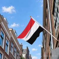 Jemenitische vlag aan een gevelstok