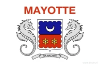 Een wit veld met de rode tekst MAYOTTE en een centraal blauw-rood wapen met twee grijze zeepaardjes als schildhouders en een spreuklint.