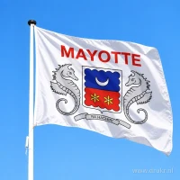 Vlag van Mayotte aan een mast