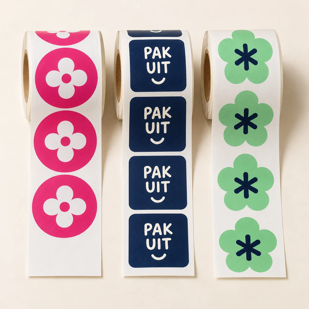Ronde, rechthoekige en bloemvormige stickers op drie rollen